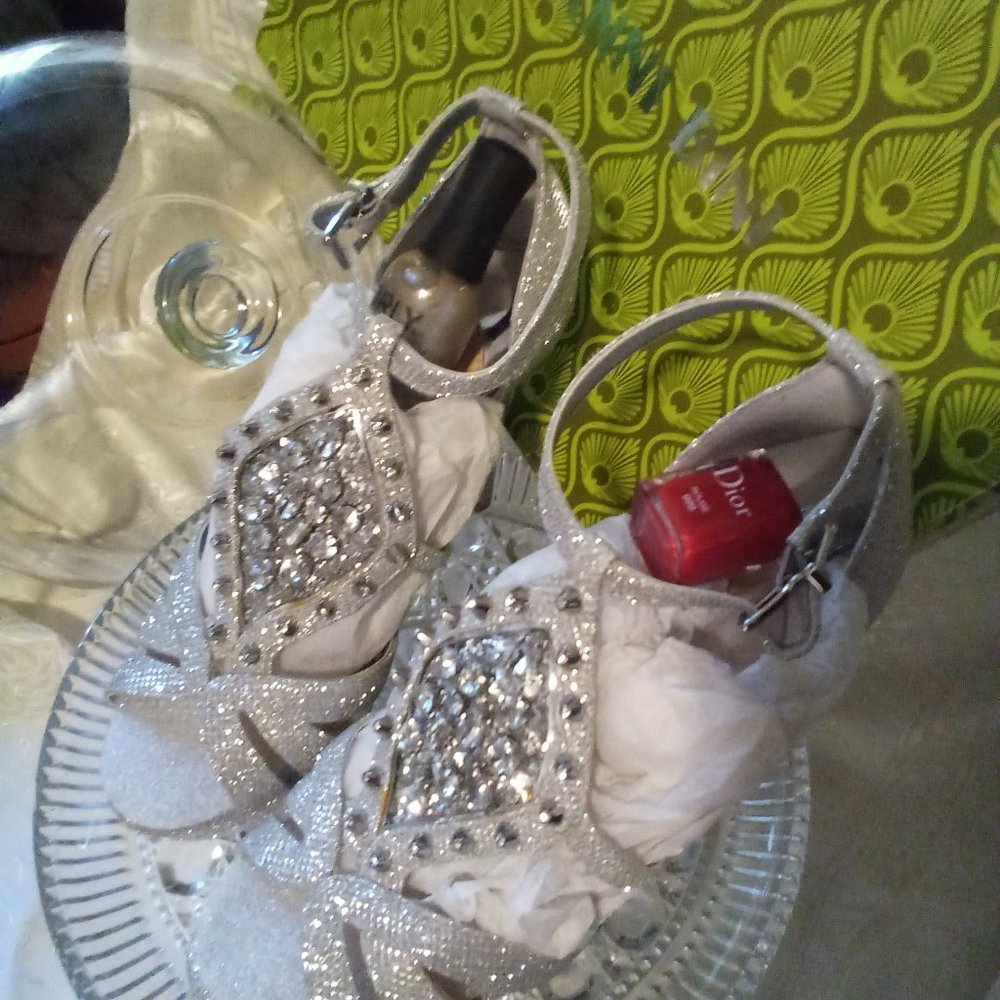 💖Gianni Bini Silver Platform Heels Size:8 BNWT - Picture 12 of 14